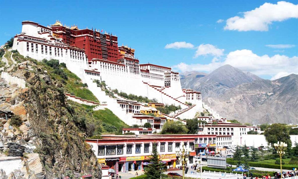 Potala Palace in Llasa, Tibet. Photo by nrxfly at Pixabay. Potala Palace in Llasa, Tibet. Photo by nrxfly at Pixabay.